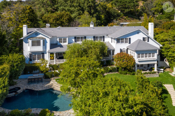 Ashton Kutcher et Mila Kunis mettent en vente leur maison de Los Angeles au prix de 14 millions de dollars.