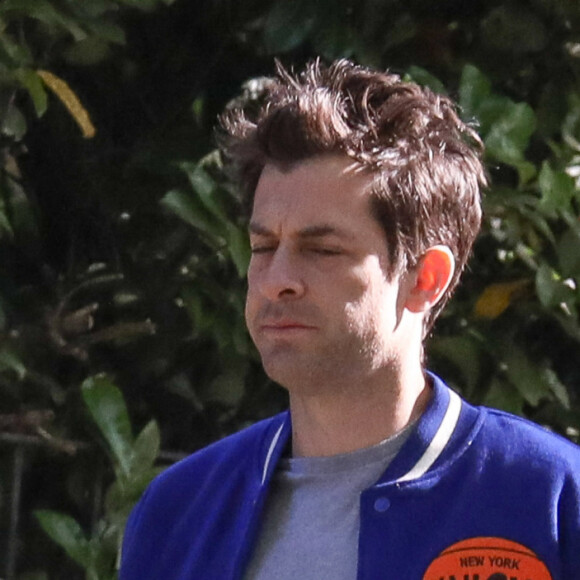 Exclusif - Mark Ronson et sa petite-amie, l'actrice Genevieve Gaunt, traverse le Holland Park de Londres. Le 29 mai 2020. @Splash News/ABACAPRESS.COM