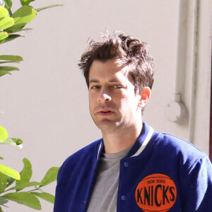 Exclusif - Mark Ronson et sa petite-amie, l'actrice Genevieve Gaunt, traverse le Holland Park de Londres. Le 29 mai 2020. @Splash News/ABACAPRESS.COM