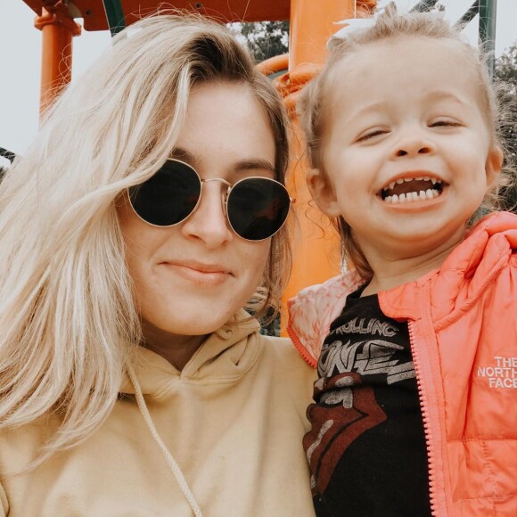 L'influenceuse Ashley Stock rend hommage à sa fille décédée le 27 mai 2020.