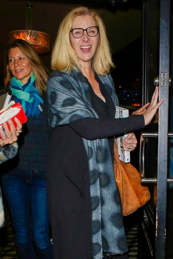Lisa Kudrow est allée diner avec des amis au restaurant Craig dans le quartier de West Hollywood à Los Angeles, le 9 décembre 2019.