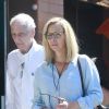 Exclusif - Lisa Kudrow va déjeuner avec son père Lee au restaurant "Nate'n Al's" dans le quartier de Beverly Hills à Los Angeles, le 25 septembre 2019.