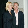  Lisa Kudrow et son mari Michel Stern - Soirée "The Lili Claire Fondation" à Los Angeles. Le 19 octobre 2003. 