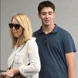 Exclusif - Lisa Kudrow fait du shopping avec son fils Julian dans les rues de Beverly Hills, le 30 juin 2017.