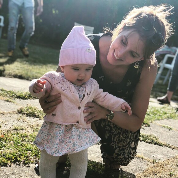 Léa François dévoile le visage de sa fille Louison sur Instagram à l'occasion de la fête des Mères, le 7 juin 2020