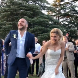 François-Xavier Demaison et Anaïs Tihay se sont mariés le 7 juin 2019 dans les Pyrénées-Orientales, unis à la mairie de Perpignan avant de célébrer leurs noces au château de Valmy à Argelès-sur-Mer. Image Instagram.