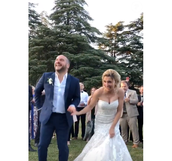 François-Xavier Demaison et Anaïs Tihay se sont mariés le 7 juin 2019 dans les Pyrénées-Orientales, unis à la mairie de Perpignan avant de célébrer leurs noces au château de Valmy à Argelès-sur-Mer. Image Instagram.