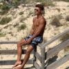 Tom Pernaut torse nu à la plage, sur Instagram, le 25 août 2020