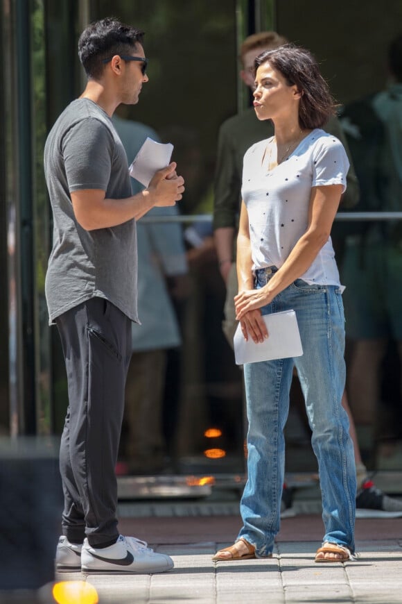 Exclusif - Jenna Dewan et Manish Dayal ont été aperçus sur le tournage de la série 'The Resident' à Atlanta en Géorgie. Les acteurs ont été aperçus en train de répéter une scène, le 23 aout 2018.