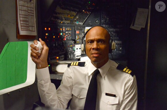 Kareem Abdul-Jabbar dans le cockpit du film Y a-t-il un pilote dans l'avion ? à Air Hollywood à Pacioma, Los Angeles, le 19 septembre 2013