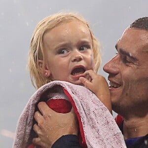 Antoine Griezmann avec sa fille Mia lors de la finale de la Coupe du Monde de Football 2018 à Moscou, opposant la France à la Croatie à Moscou le 15 juillet 2018