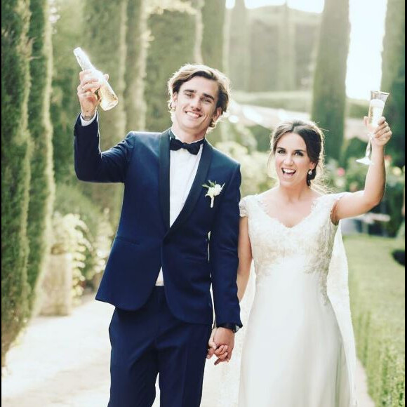 Antoine Griezmann partage une photo de son mariage avec Erika Choeprena sur ses réseaux sociaux le 19 juin 2017.
