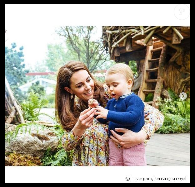 Kate Middleton et le prince William publient des photos de leur après-midi du dimanche 19 mai 2019 en famille au Chelsea Flower Show, avec leurs enfants (le prince George, la princesse Charlotte et le prince Louis) sur Instagram. Photo prise par @mattporteous.