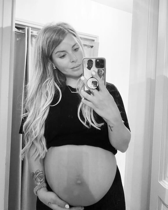 Emilie Fiorelli enceinte de son deuxième enfant, le 17 mai 2020, sur Instagram
