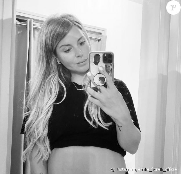Emilie Fiorelli enceinte de son deuxième enfant, le 17 mai 2020, sur Instagram