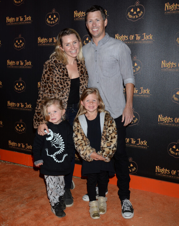 Beverley Mitchell avec son mari Michael Cameron et leurs enfants Hutto et Kenzie au photocall de "Nights of the Jack's Friends & Family" à Los Angeles, le 2 octobre 2019.