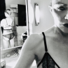 Madonna se prend en selfie en lingerie avant un traitement médical. Mai 2020.