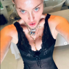 Madonna se prend en selfie en lingerie avant un traitement médical. Mai 2020.