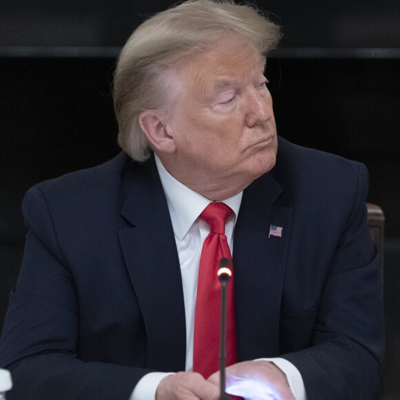 Le président américain Donald Trump et les gouverneurs des Etats lors d'une réunion sur la réouverture des petites entreprises, après le confinement lié au coronavirus (Covid-19), à la Maison Blanche. Washington. Le 18 juin 2020.