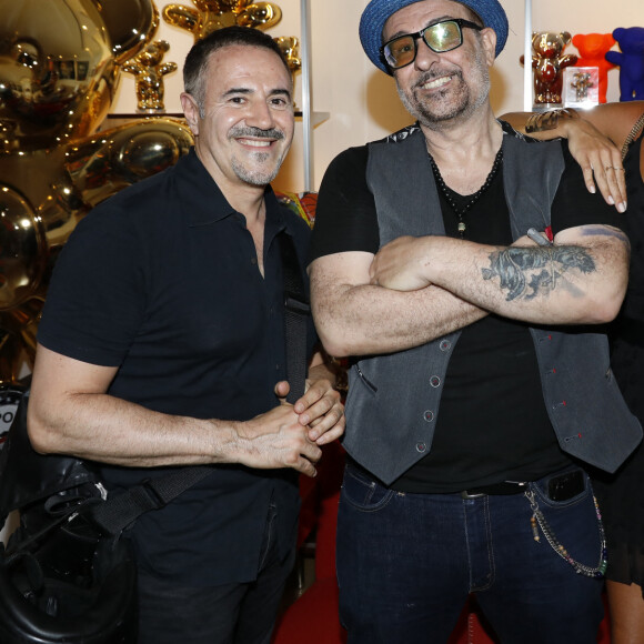 José Garcia, Jacky Jayet, Julia Battaïa lors du vernissage Jacky Jayet et ses Ours à la Galerie Art and Sound, Paris le 25 Juin 2020. © Marc Ausset Lacroix / Bestimage