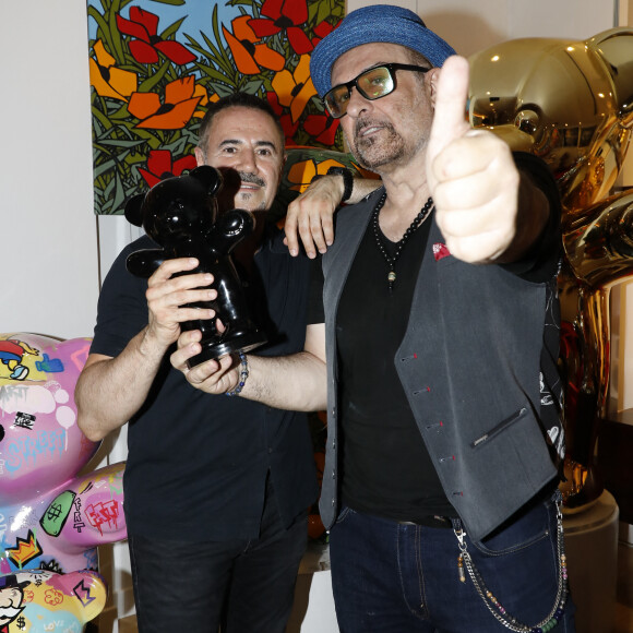 José Garcia, Jacky Jayet lors du vernissage Jacky Jayet et ses Ours à la Galerie Art and Sound, Paris le 25 Juin 2020. © Marc Ausset Lacroix / Bestimage