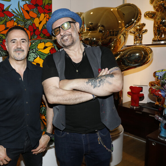 José Garcia, Jacky Jayet lors du vernissage Jacky Jayet et ses Ours à la Galerie Art and Sound, Paris le 25 Juin 2020. © Marc Ausset Lacroix / Bestimage