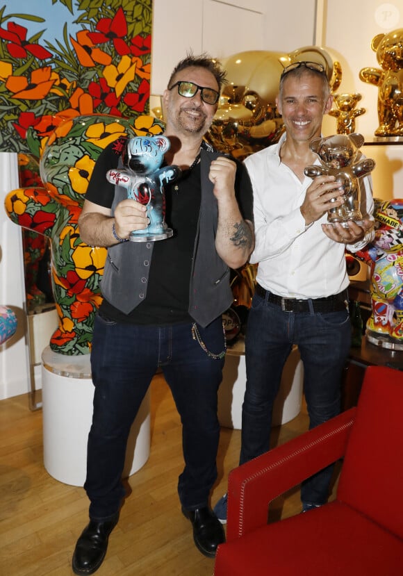 Jacky Jayet, Paul Belmondo lors du vernissage Jacky Jayet et ses Ours à la Galerie Art and Sound, Paris le 25 Juin 2020. © Marc Ausset Lacroix / Bestimage