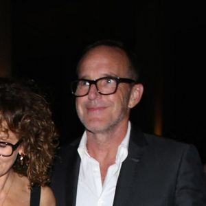 Jennifer Grey (Bébé de Dirty Dancing) et Clark Gregg à Los Angeles Le 21 septembre 2019, de sortie au théâtre pour assister à une réprésentation de la pièce A Play Is A Poem d'Ethan Coen.