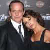 Clark Gregg et Jennifer Grey (Bébé de Dirty Dancing) à Los Angeles le 11 avril 2012 pour l'avant-première du film Avengers.