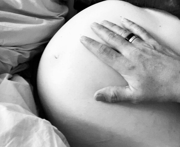Le baby bump d'Aurore Aleman, photo du 29 juin 2020