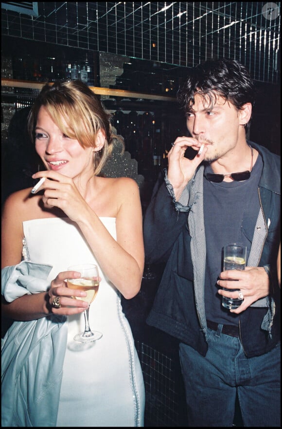 Johnny Depp et Kate Moss à Paris en 1995.