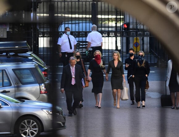 Amber Heard, sa compagne Bianca Butti, à son arrivée à la cour royale de justice à Londres, pour être entendue dans le procès intenté par son ex-mari J.Depp pour diffamation contre le magazine The Sun Newspaper. Le 7 juillet 2020