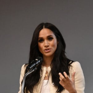 Meghan Markle, duchesse de Sussex fait une visite surprise à l'école supérieure Robert Clack de Dagenham, Essex, Royaume Uni, le 7 mars 2020, pour célébrer la Journée internationale de la femme.