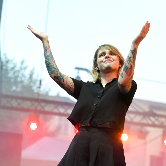 Coeur de Pirate en concert lors du 67e festival "Nuits du Sud", place du Grand Jardin, à Vence. Le 2 août 2019 © Lionel Urman / Bestimage
