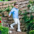  La princesse Victoria de Suède a fêté ses 43 ans dans l'intimité, crise du coronavirus oblige, le 14 juillet 2020 à la Villa Solliden, à Borgholm sur l'île d'Öland, posant avec son mari le prince Daniel et leurs enfants la princesse Estelle et le prince Oscar (en photo) dans le parc de la résidence. 