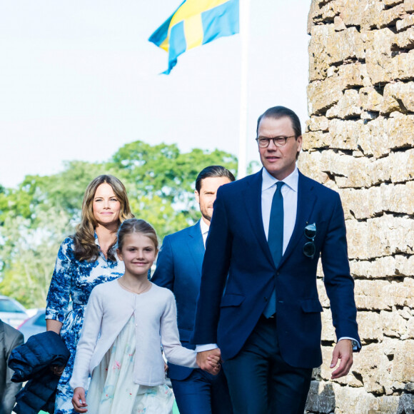 La princesse héritière Victoria de Suède, le prince Daniel et la princesse Estelle ont été rejoints par le prince Carl Philip et la princesse Sofia pour assister à un concert intimiste, coronavirus oblige, dans les vestiges du château de Borgholm le 14 juillet 2020 à l'occasion du 43e anniversaire de Victoria.