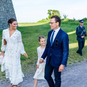 La princesse héritière Victoria de Suède, le prince Daniel et la princesse Estelle ont été rejoints par le prince Carl Philip et la princesse Sofia pour assister à un concert intimiste, coronavirus oblige, dans les vestiges du château de Borgholm le 14 juillet 2020 à l'occasion du 43e anniversaire de Victoria.