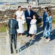  La princesse héritière Victoria de Suède, le prince Daniel et la princesse Estelle ont été rejoints par le prince Carl Philip et la princesse Sofia pour assister à un concert intimiste, coronavirus oblige, dans les vestiges du château de Borgholm le 14 juillet 2020 à l'occasion du 43e anniversaire de Victoria. 