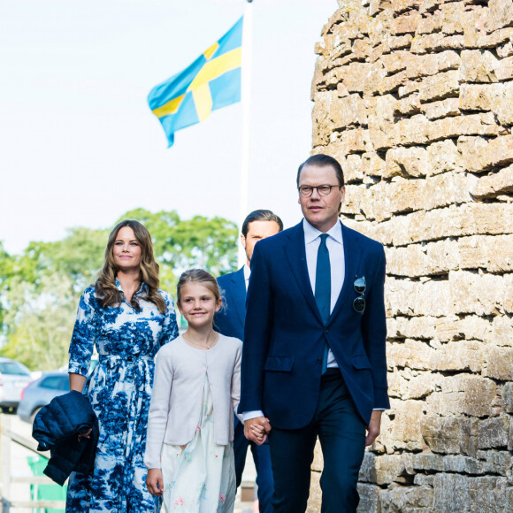 La princesse héritière Victoria de Suède, le prince Daniel et la princesse Estelle ont été rejoints par le prince Carl Philip et la princesse Sofia pour assister à un concert intimiste, coronavirus oblige, dans les vestiges du château de Borgholm le 14 juillet 2020 à l'occasion du 43e anniversaire de Victoria.