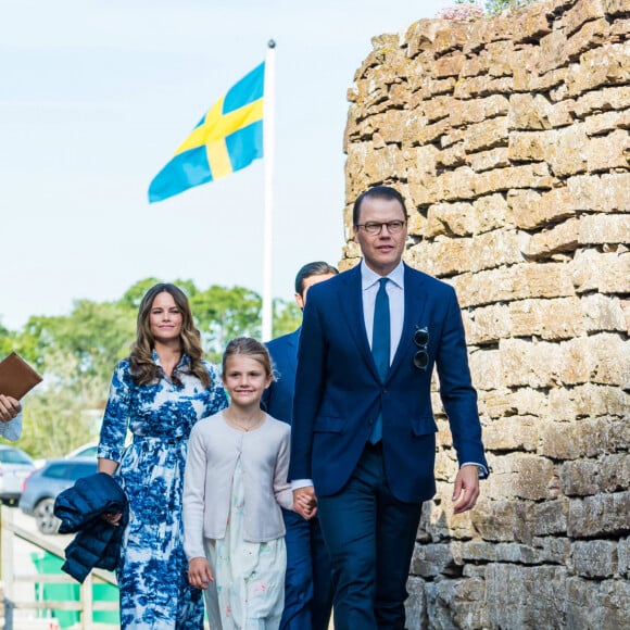 La princesse héritière Victoria de Suède, le prince Daniel et la princesse Estelle ont été rejoints par le prince Carl Philip et la princesse Sofia pour assister à un concert intimiste, coronavirus oblige, dans les vestiges du château de Borgholm le 14 juillet 2020 à l'occasion du 43e anniversaire de Victoria.