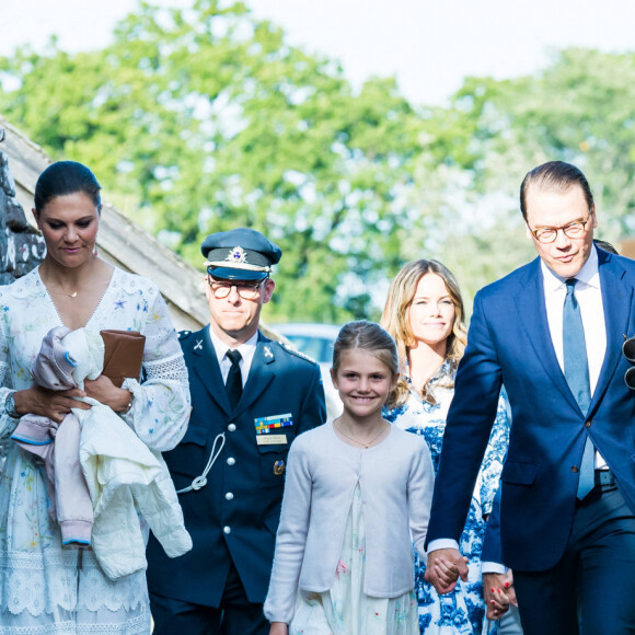 La princesse héritière Victoria de Suède, le prince Daniel et la princesse Estelle ont été rejoints par le prince Carl Philip et la princesse Sofia pour assister à un concert intimiste, coronavirus oblige, dans les vestiges du château de Borgholm le 14 juillet 2020 à l'occasion du 43e anniversaire de Victoria.