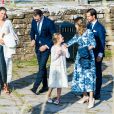  La princesse héritière Victoria de Suède, le prince Daniel et la princesse Estelle ont été rejoints, dans le respect des gestes barrières, par le prince Carl Philip et la princesse Sofia pour assister à un concert intimiste, coronavirus oblige, dans les vestiges du château de Borgholm le 14 juillet 2020 à l'occasion du 43e anniversaire de Victoria. 