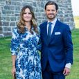  Le prince Carl Philip et la princesse Sofia se sont joints, dans le respect des gestes barrières, à la princesse Victoria, au prince Daniel et à la princesse Estelle pour assister à un concert intimiste, coronavirus oblige, dans les vestiges du château de Borgholm le 14 juillet 2020 à l'occasion du 43e anniversaire de Victoria. 