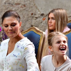 La princesse héritière Victoria de Suède, le prince Daniel et la princesse Estelle ont été rejoints par le prince Carl Philip et la princesse Sofia pour assister à un concert intimiste, coronavirus oblige, dans les vestiges du château de Borgholm le 14 juillet 2020 à l'occasion du 43e anniversaire de Victoria.