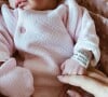 Stéphanie Clerbois a annoncé la naissance de sa fille Charlize sur Instagram le 26 décembre 2020.