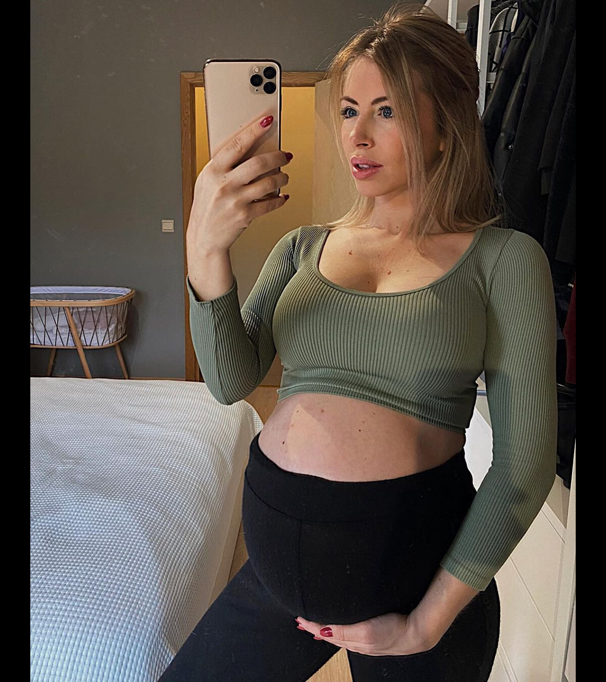 Stéphanie Clerbois enceinte : nouvelle exhib' de son baby bump - Purebreak