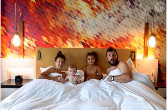 Laurent Ournac dévoile une tendre photo avec sa femme Ludivine, son fils Léon et sa fille Capucine, le 20 août 2019, sur Instagram
