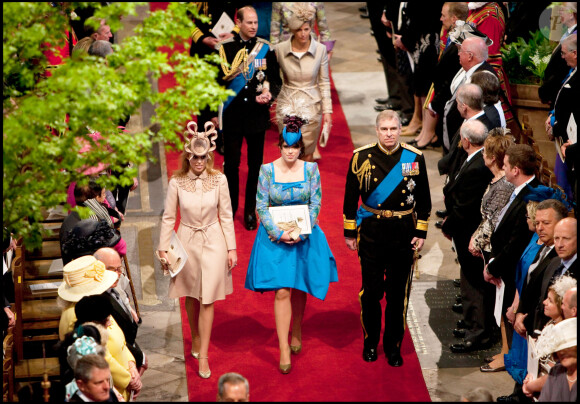 Les princesses Beatrice et Eugenie, et leur père le prince Andrew, au mariage du prince William et Kate Middleton à Londres, en 2011.