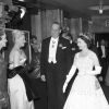 La reine Elizabeth à Londres en 1962, portant sa robe blanche Norman Hartnell, prêtée le 17 juillet 2020 à sa petite-fille Beatrice pour son mariage.