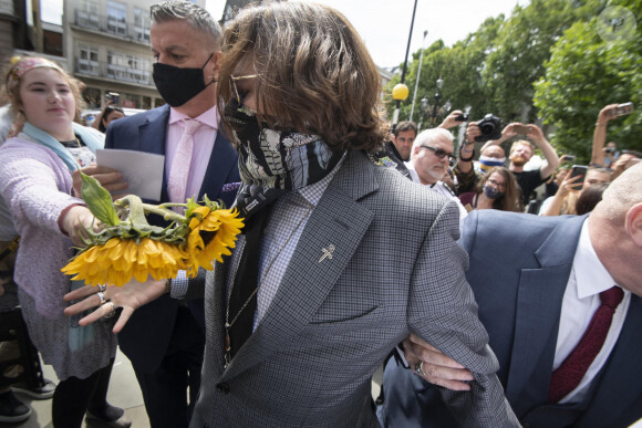 Johnny Depp à son arrivée à la cour royale de justice à Londres, pour le procès en diffamation contre le magazine The Sun Newspaper à Londres, le 23 juillet 2020.